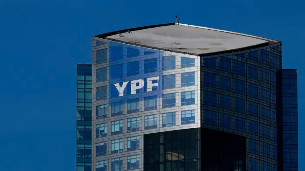 Conviene invertir en acciones de YPF